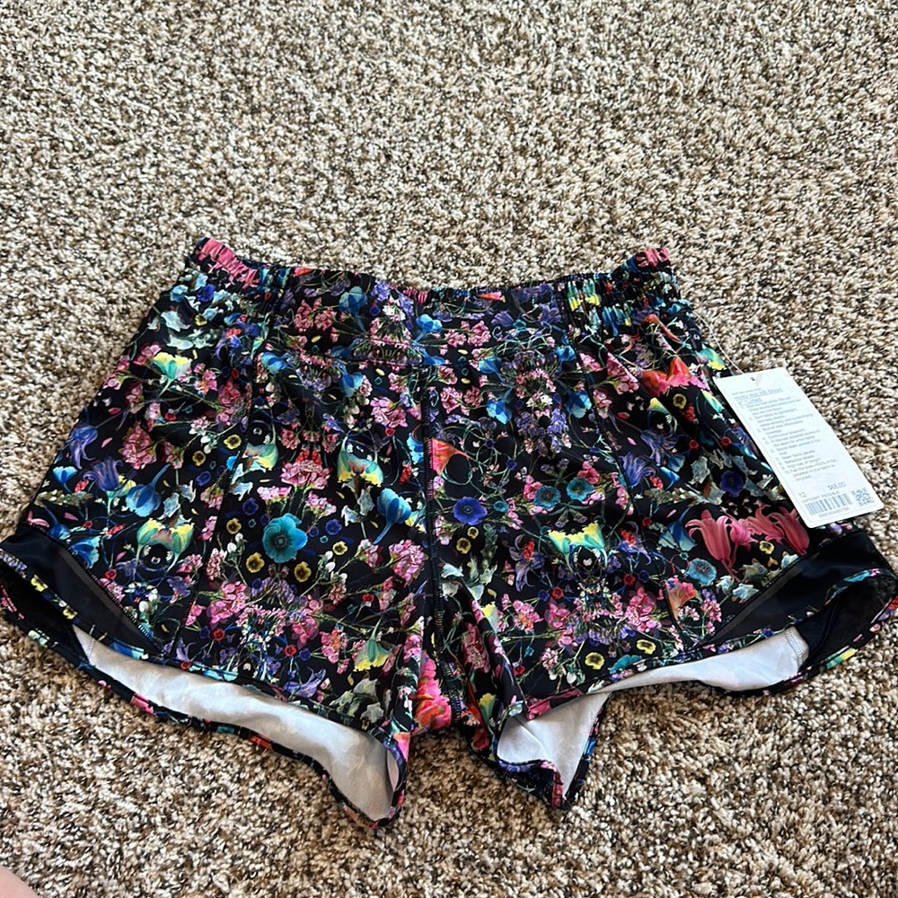 Lululemon Hotty Hot HR Short 4” size 12